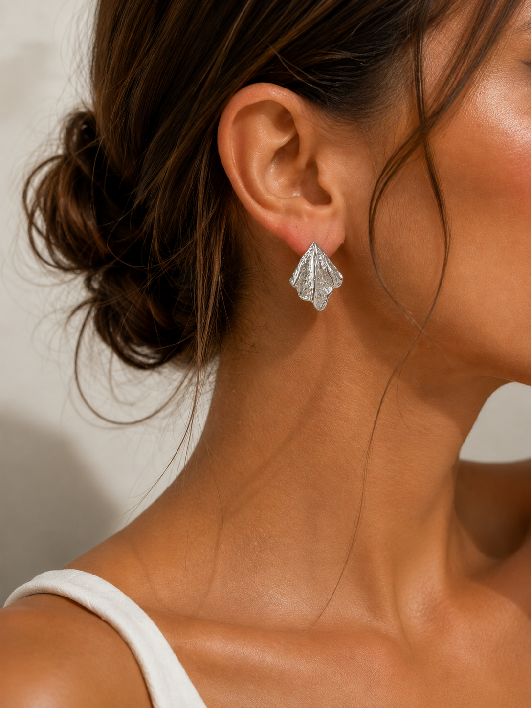 Boucles d’Oreilles Feuille Froissée Argentée