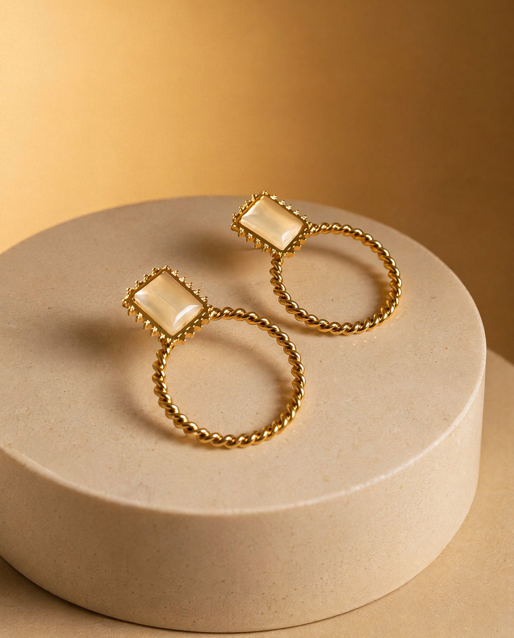 BOUCLES D'OREILLES NACRE DORÉ