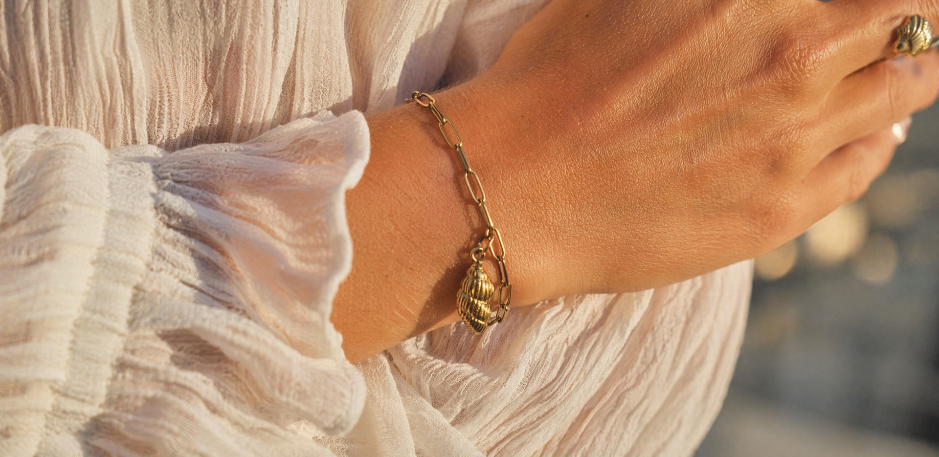 BRACELET COQUILLAGE DORÉ