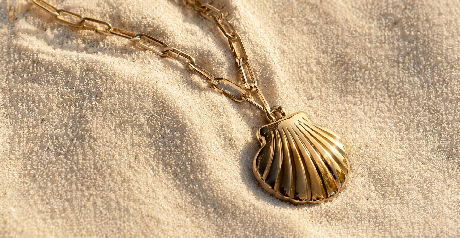 COLLIER COQUILLE DORÉE